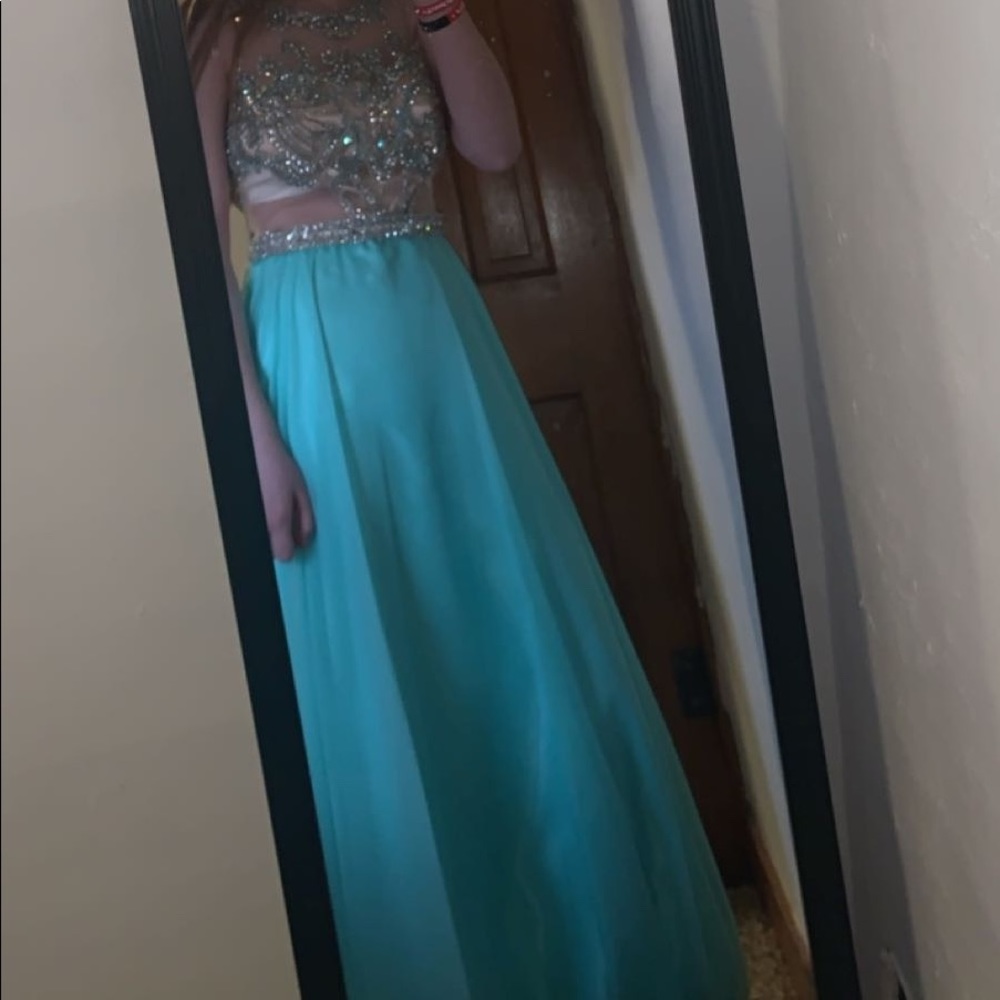 Prom dress - Picture 3 of 3